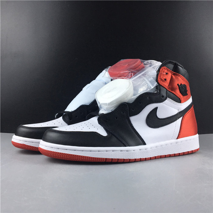 Jordan1 satin WMNS BLACK TOE CD0461-016