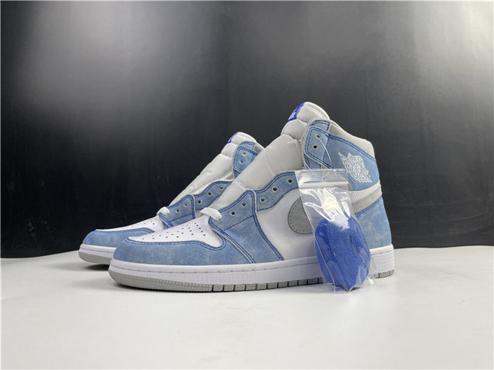 Jordan1 Retro Hyper Royal Smoke Grey 555088-402