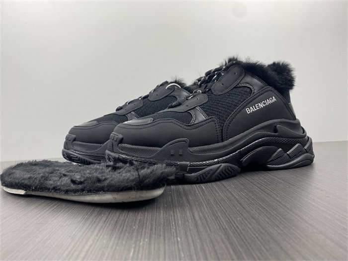 BLCG Triple S Fake Fur Black 668563 W3CQ5 1000