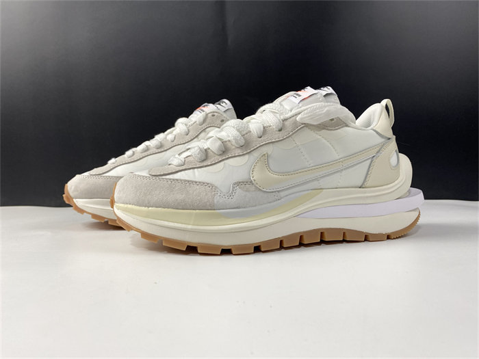 Nike Vaporwaffle sacai Sail Gum DD1875-100