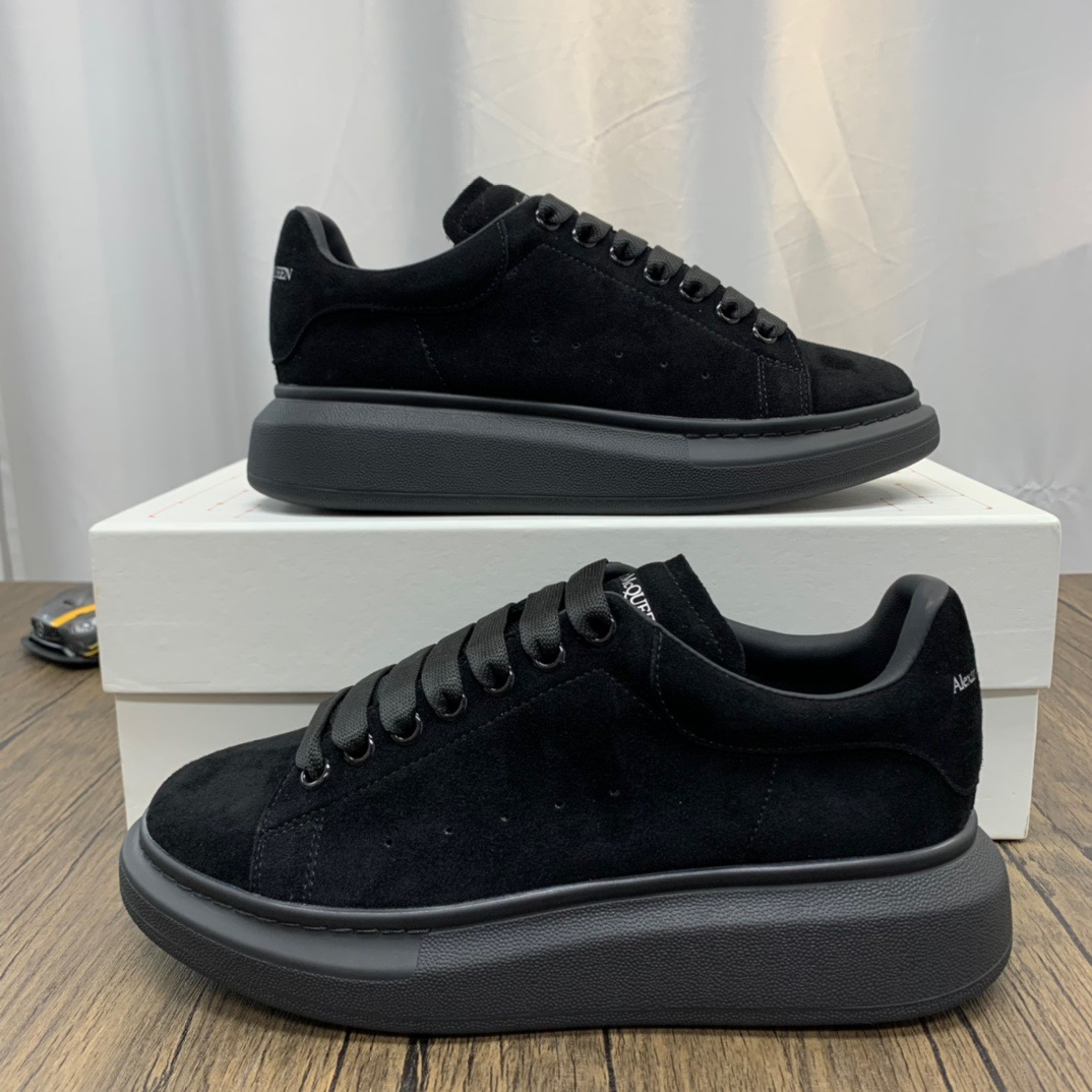 McQuen Triple Black 553761WHV671000