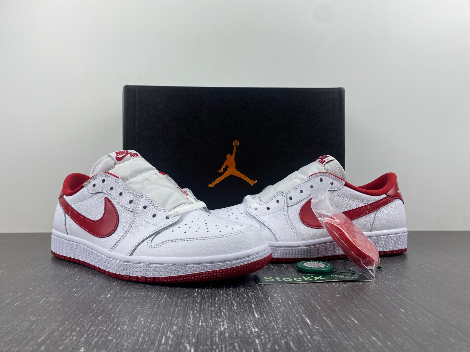 Jordan 1 Retro Low White Varsity Red 705329-101