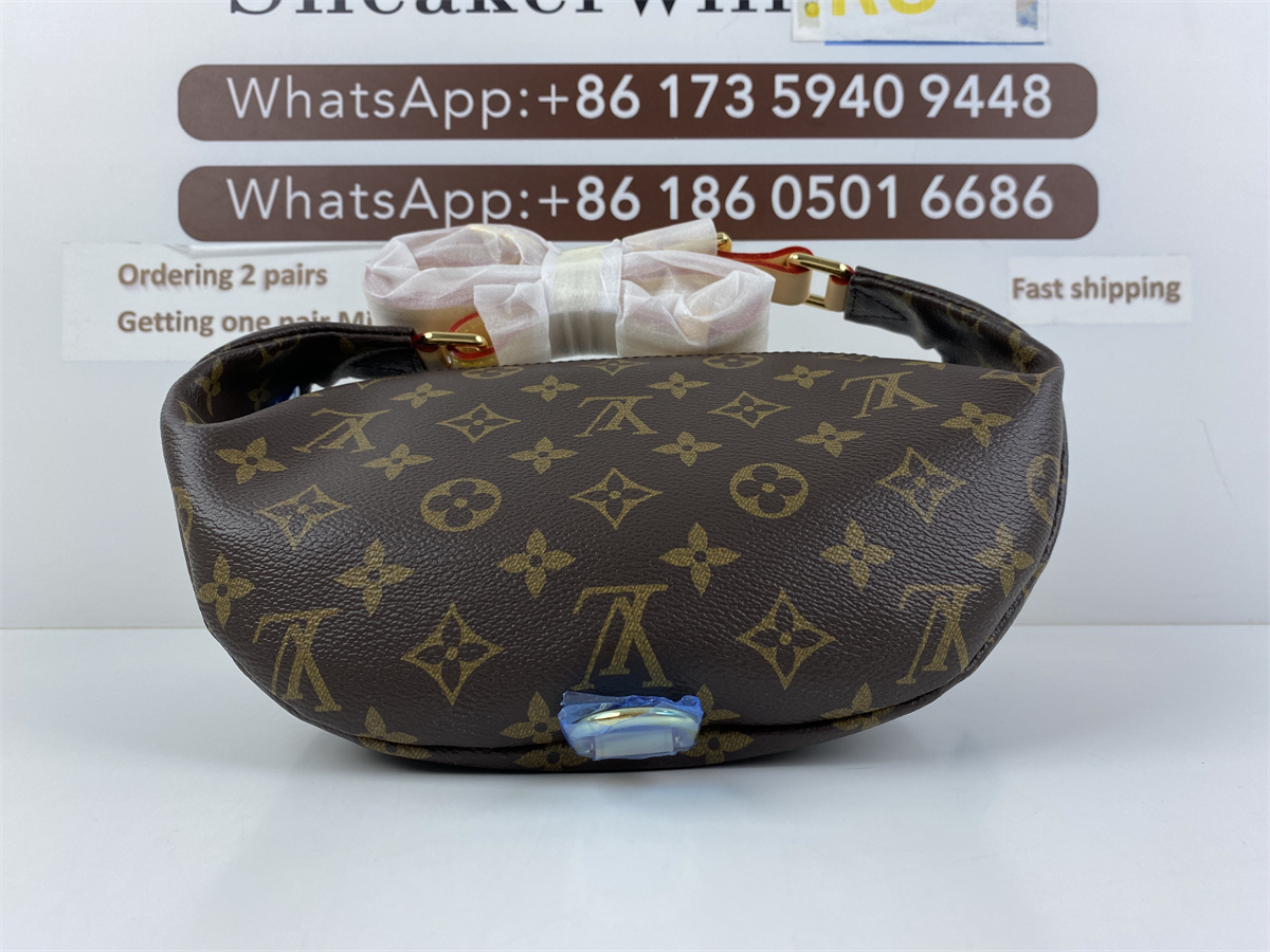 LV Discovery Waist Bag (47x20x9cm)