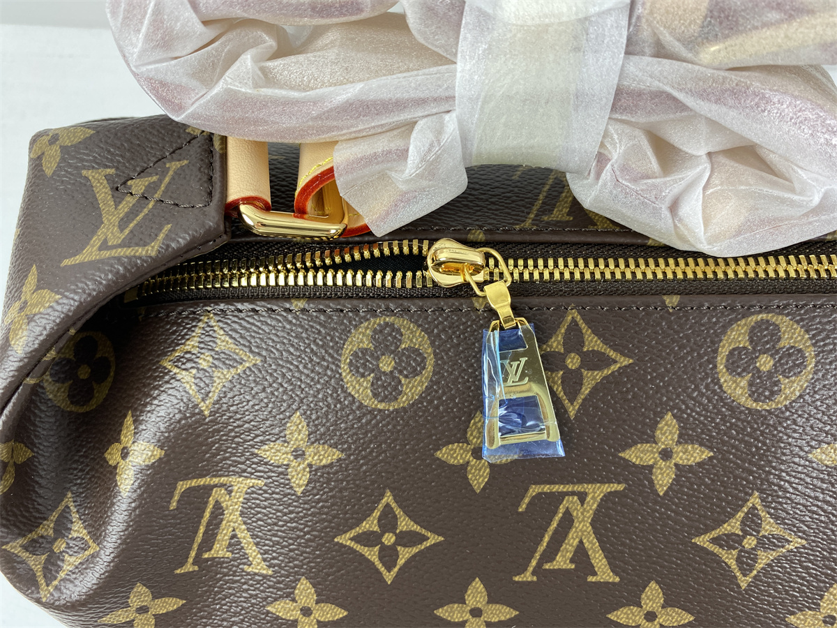 LV Discovery Waist Bag (47x20x9cm)