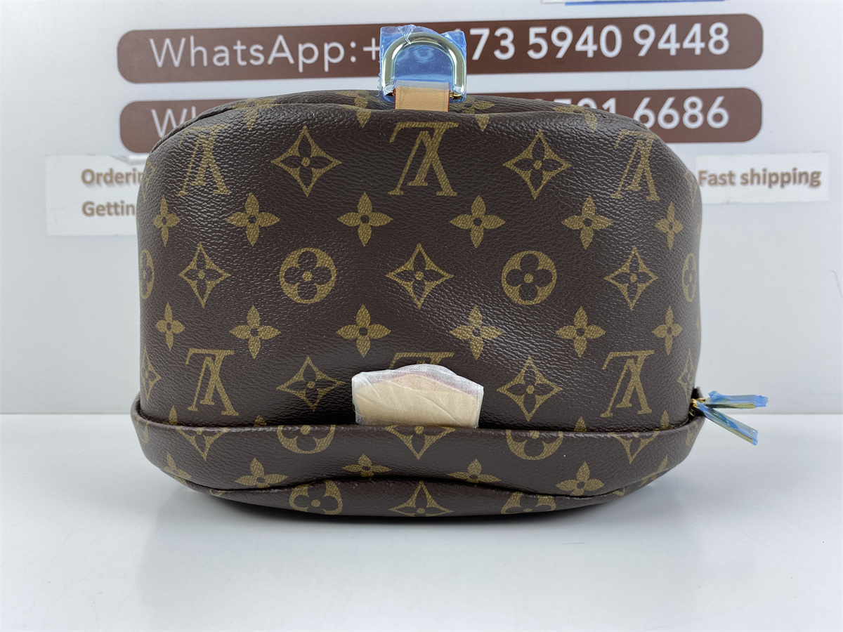 LV Discovery Waist Bag (47x20x9cm)