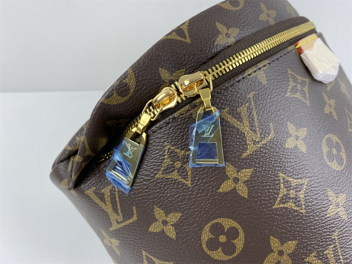 LV Discovery Waist Bag (47x20x9cm)