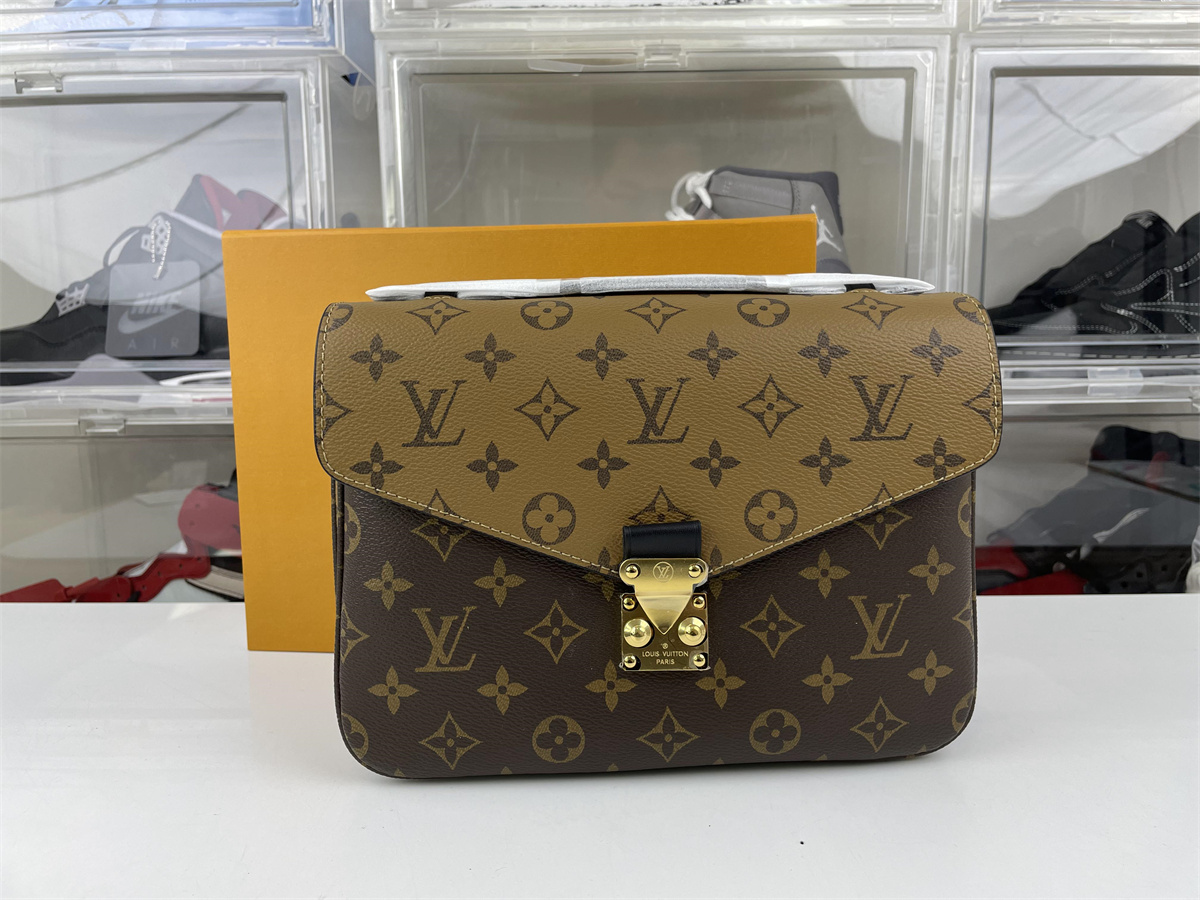 LV Pochette Metis Hand bag ( 25x 9x 17 cm)