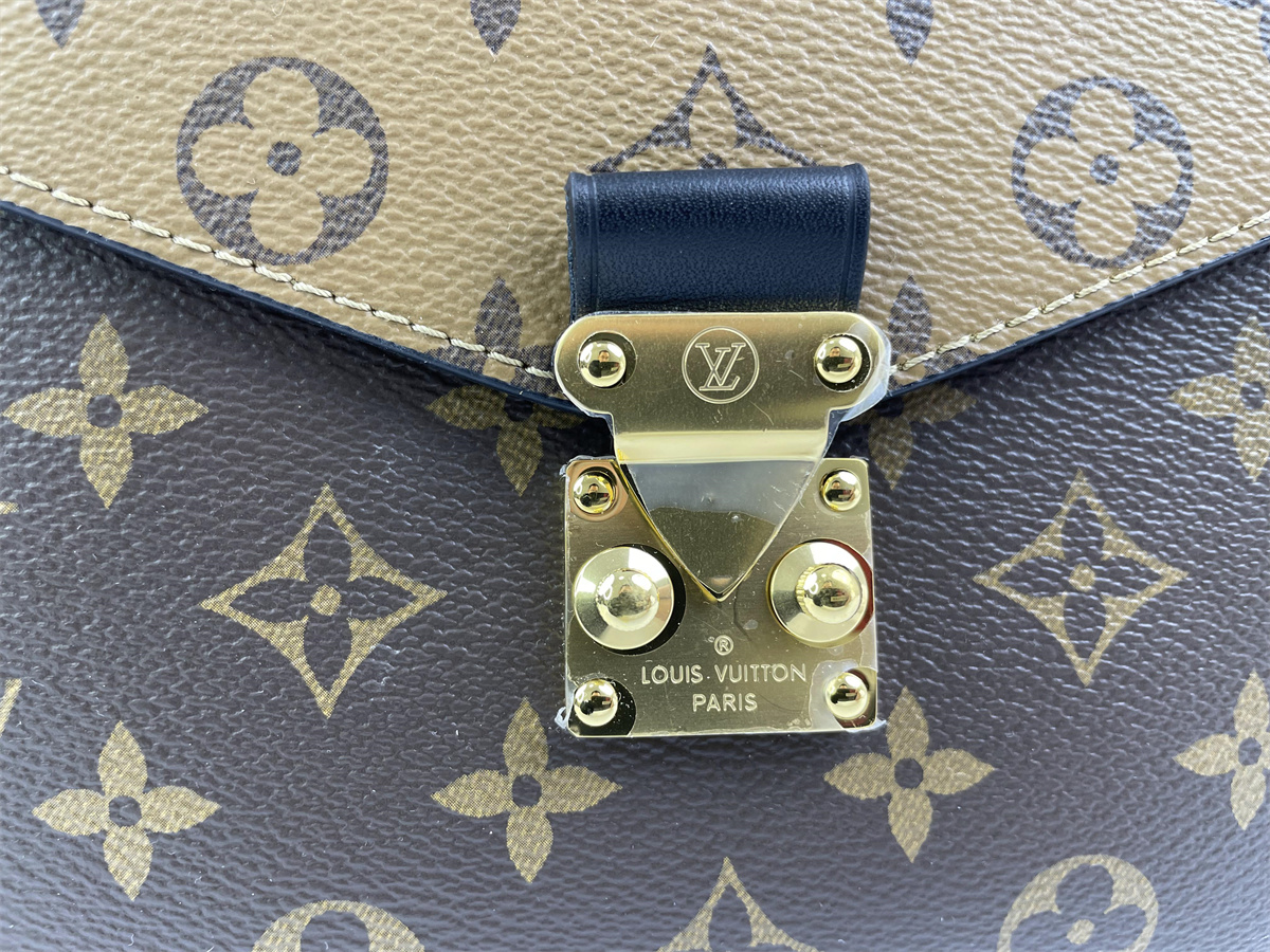 LV Pochette Metis Hand bag ( 25x 9x 17 cm)