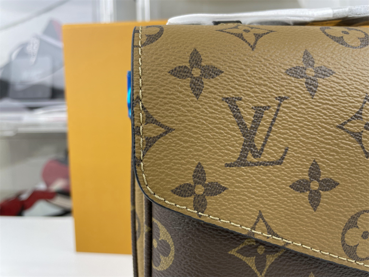 LV Pochette Metis Hand bag ( 25x 9x 17 cm)