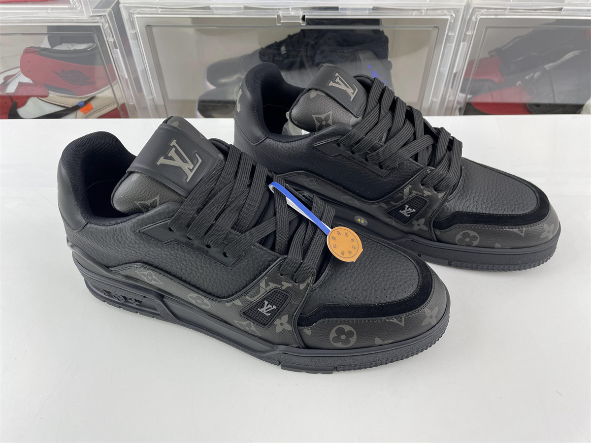 l**is V*t*n lv trainer black