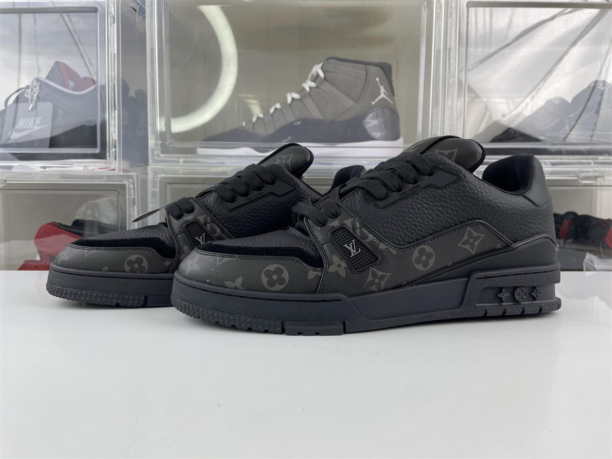 l**is V*t*n lv trainer black