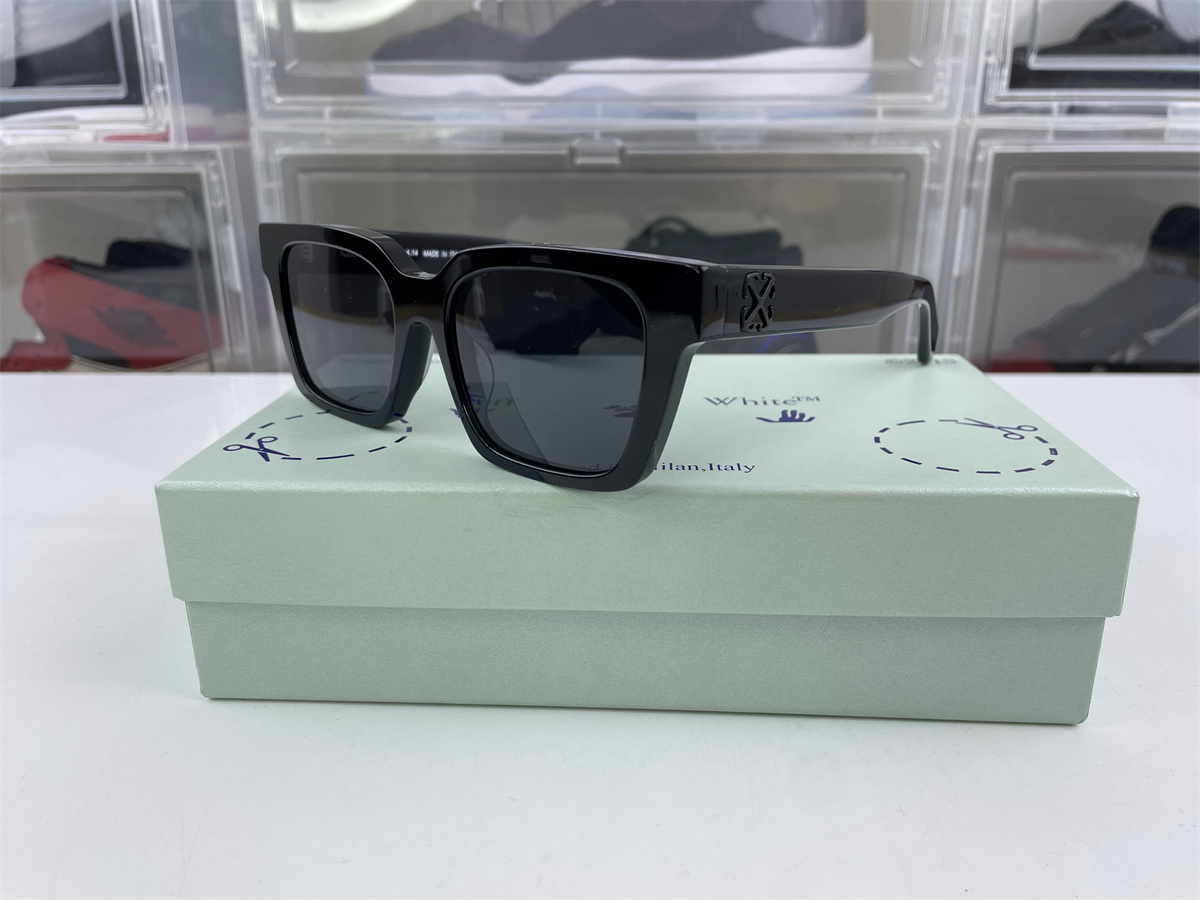 OFF-WHITE Sunglasses Black