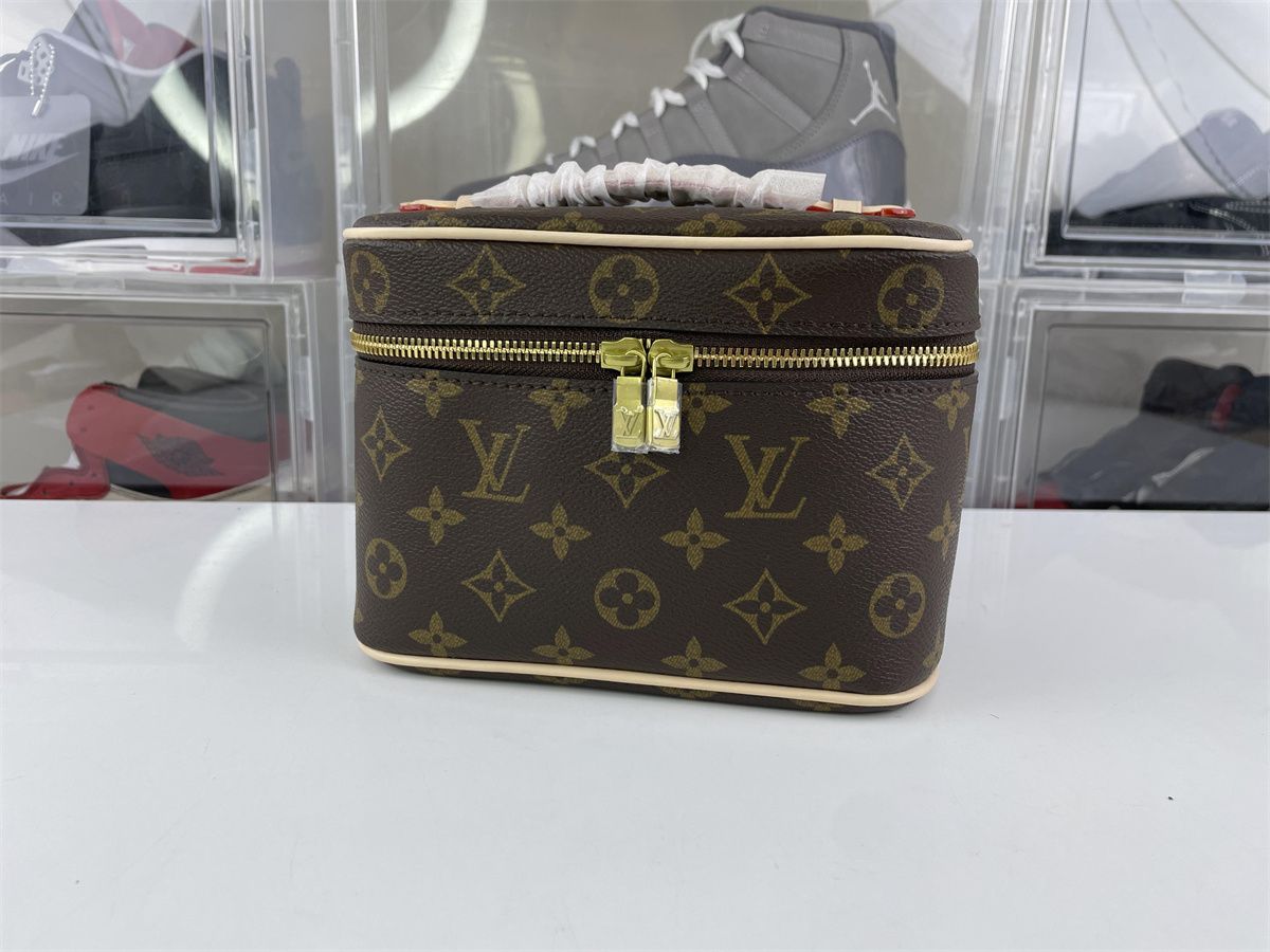 LV Nice Nano Monogram middle size ( 20 x 13.5  x 12 cm)