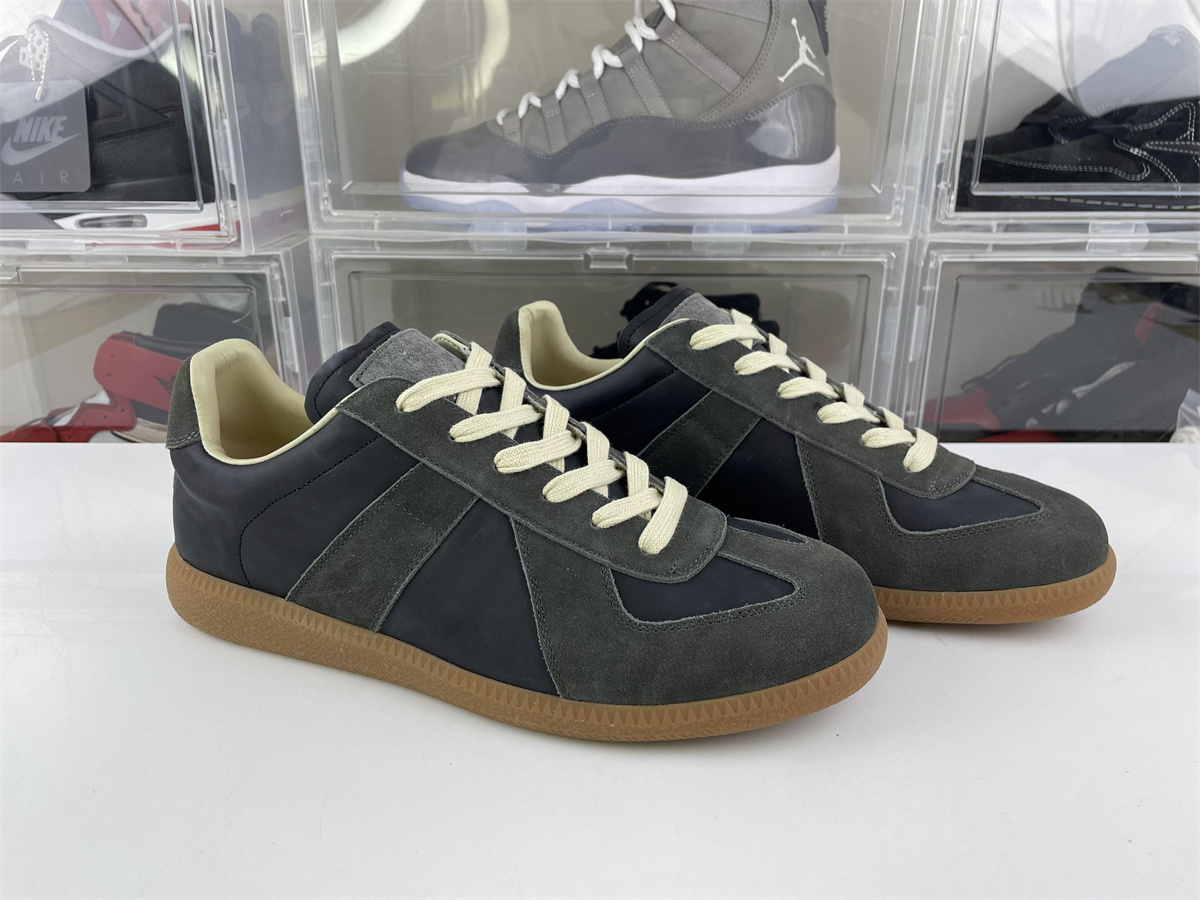 Maison Margiela No.22 Black Grey