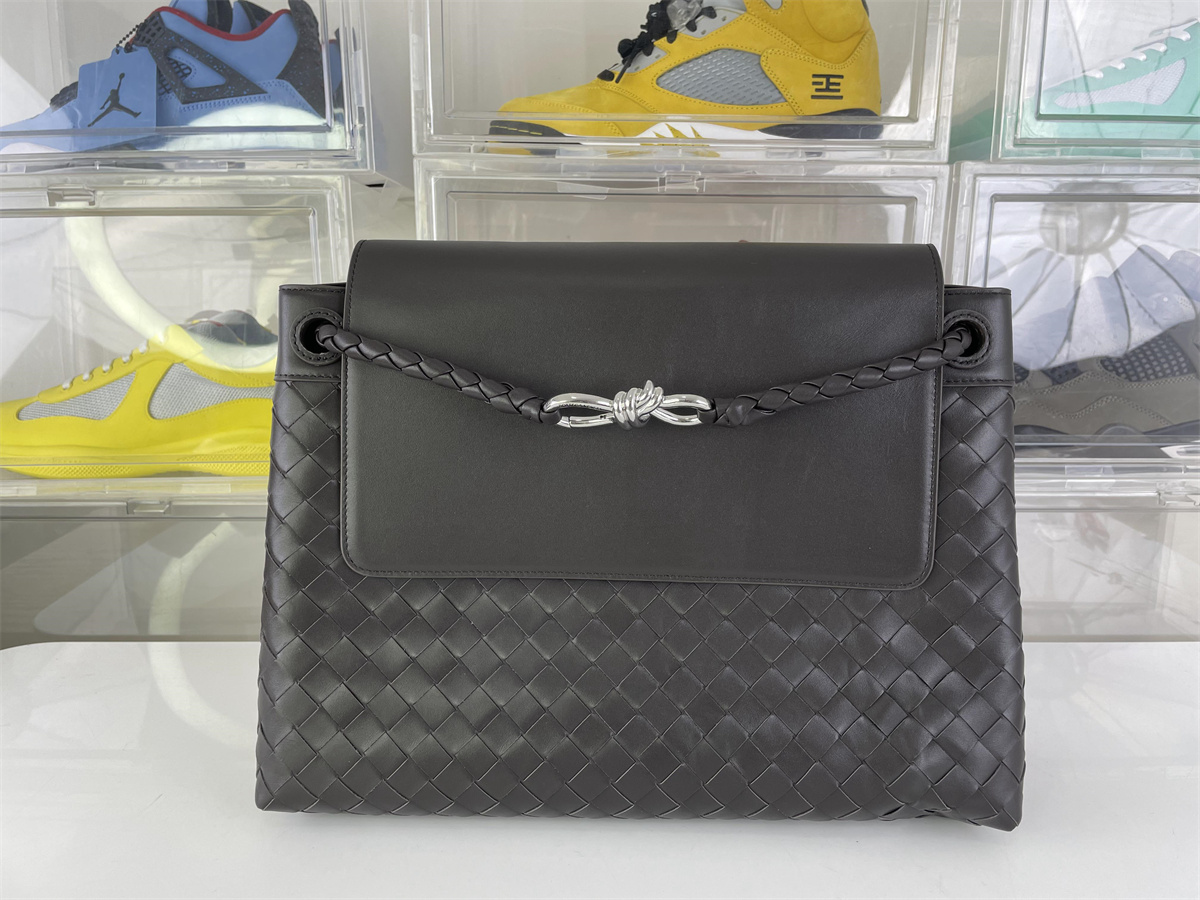 Bottega Veneta Male Andiamo Brown Handle & shoulder bag, (43 x 32 x 20 cm)