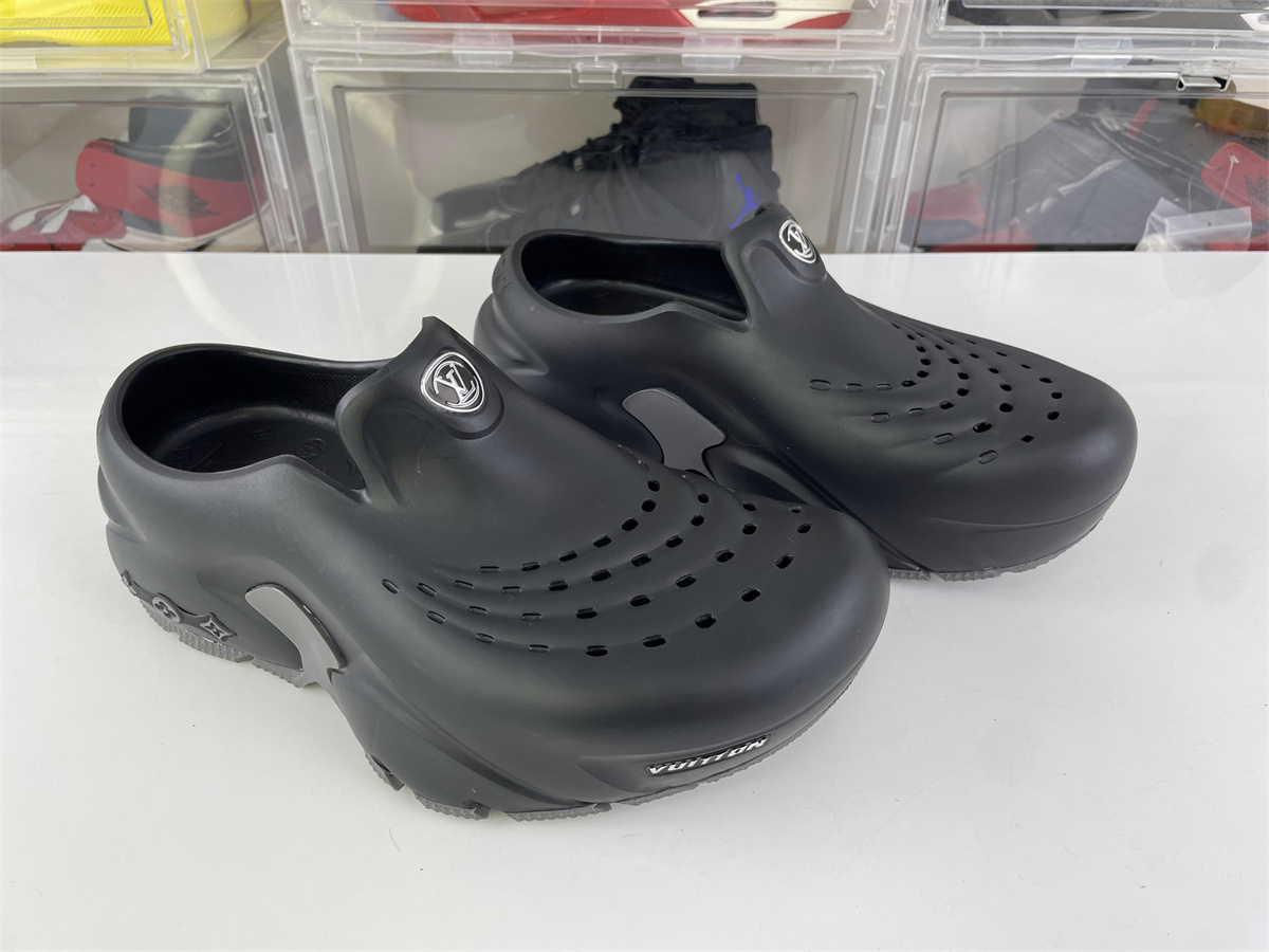 LV Shark Slipper 2.0 Black Grey color (a bit heavy)