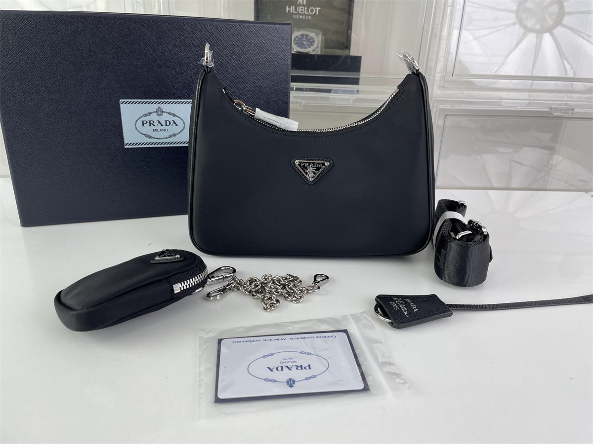 Prada Nylon HOBO Re-edition Black bag, (22 x 12 x 6 cm)
