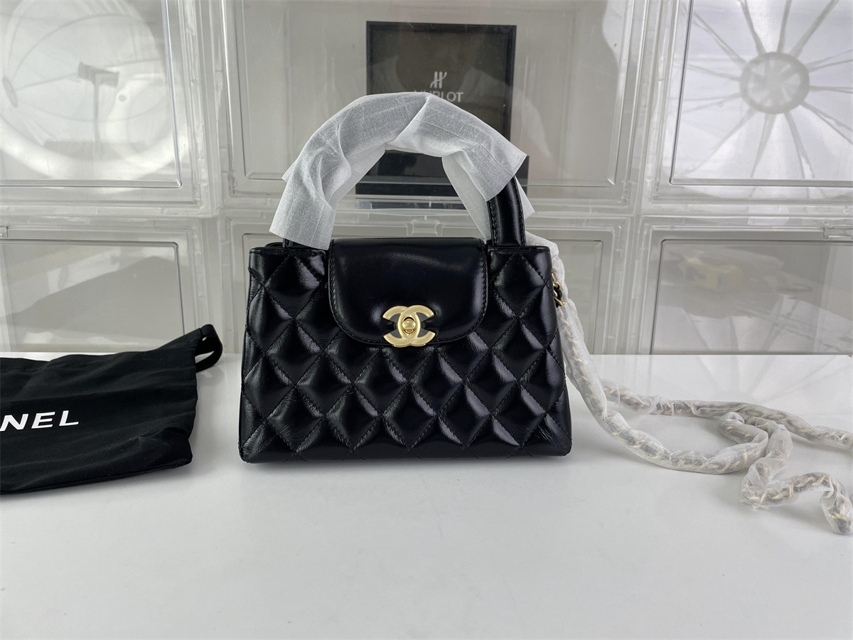 Chanel Black Kelly vintage mini bag, ( 13 x 19 x 7cm)