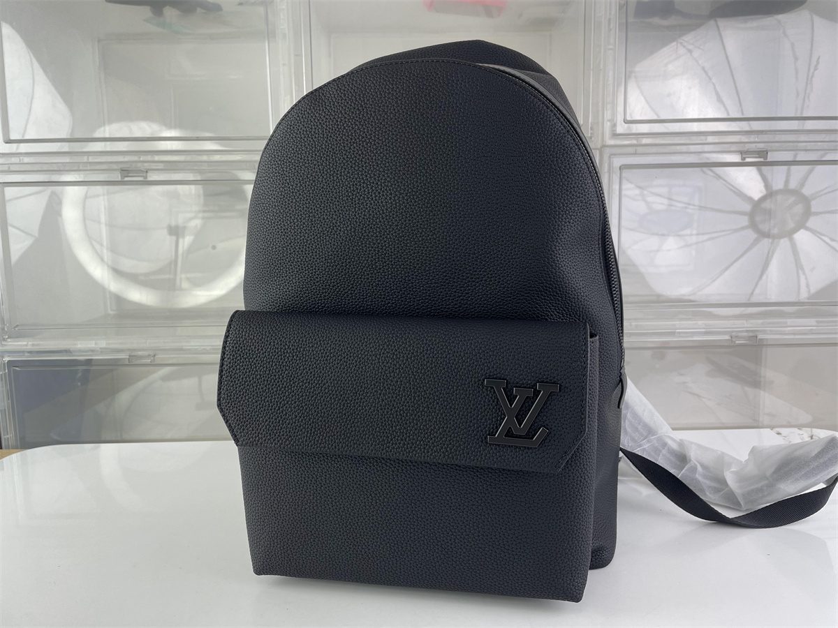 LV Aerogram Black Lichi Mark Leather Backpack， （43 x 30 x 14 cm）