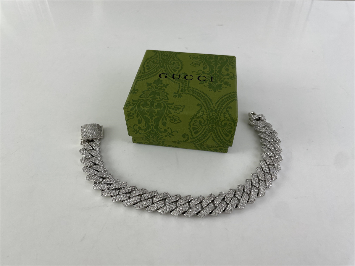 GUCCI Zircon man made stone Silver Bracelet, (22.5cm x 1.5 x 0.4 cm)