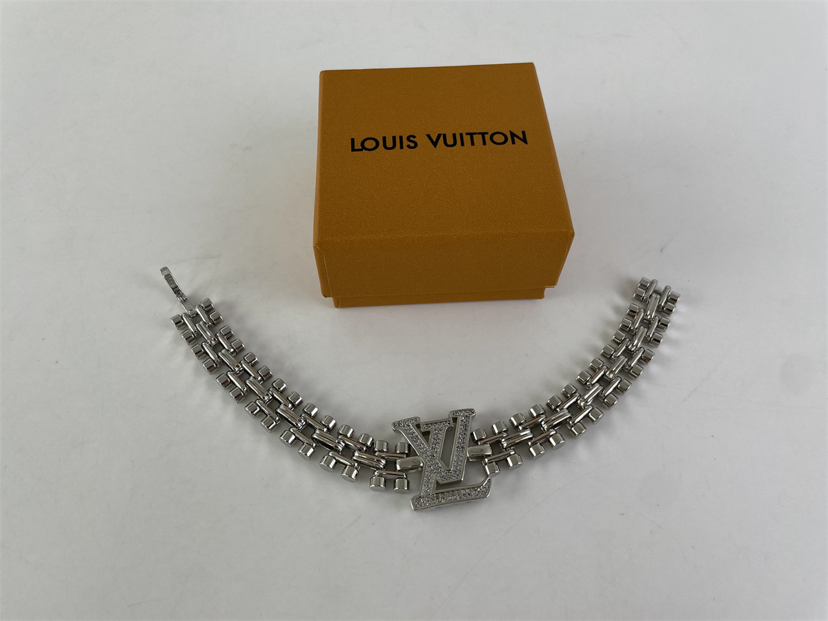 LV Louis Vuitton Bracelet with Zircon Stone, (20 cm)