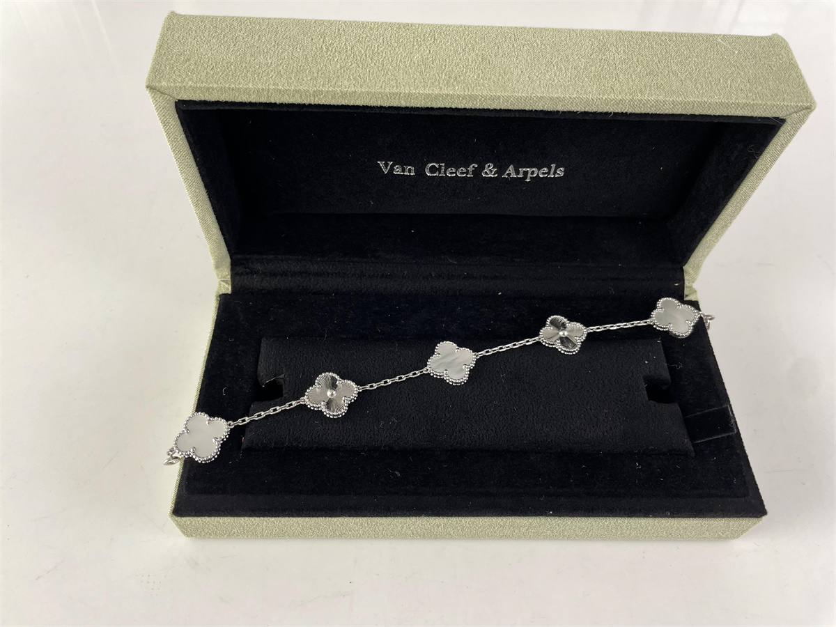Van Cleef & Arpels Silver Pearl 5 leafs Bracelet, 18cm