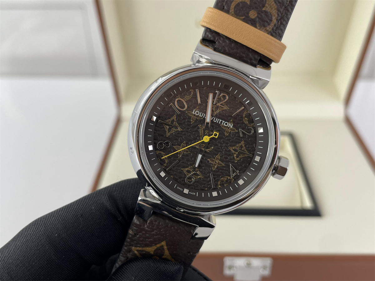 LV Louis Vuitton Auto-machine watch with leather band, 40mm