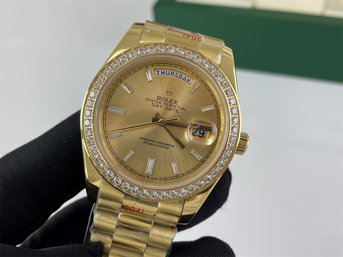 Rolex Yellow Gold Day-Date Automachine watch with Diamonds out circle, 41mm