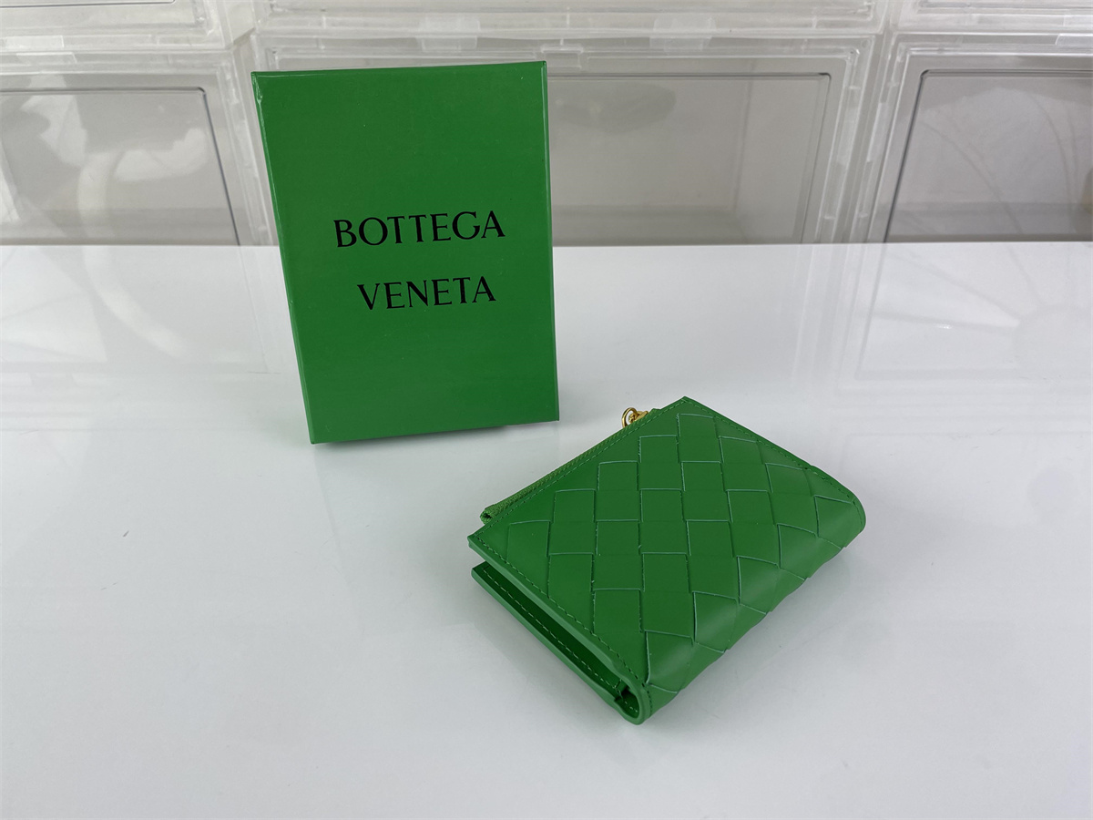 Bottega Veneta Piccolo Bi-Fold Green wallet ( 11 x 9.5 x 0.5 cm)
