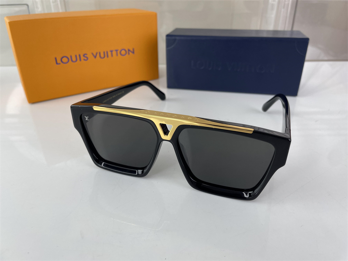 LV Louis Vuitton Black Sunglass with Gold banner, size 61